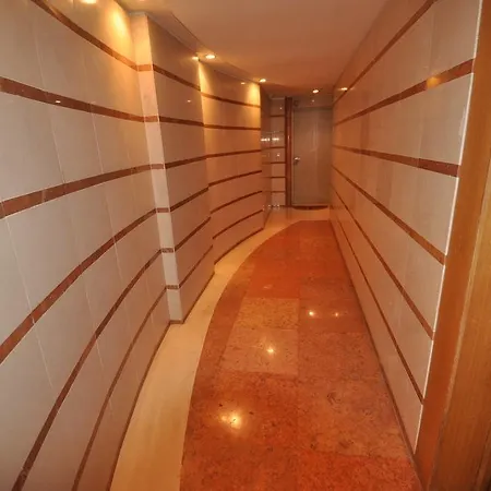 Pool Metro Garage شقة *