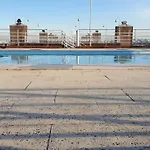 Pool Metro Garage Διαμέρισμα *