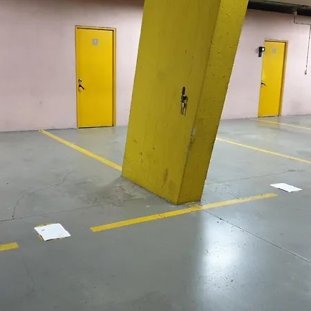Pool Metro Garage