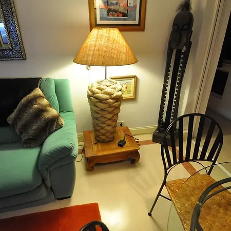 Pool Metro Garage 公寓 *